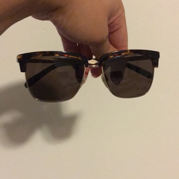 Burberry Accessories - Burberry sunglasses